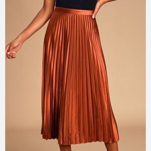 Fashionable Babe Rust Brown Satin Pleated Midi Skirt
Lulus XS